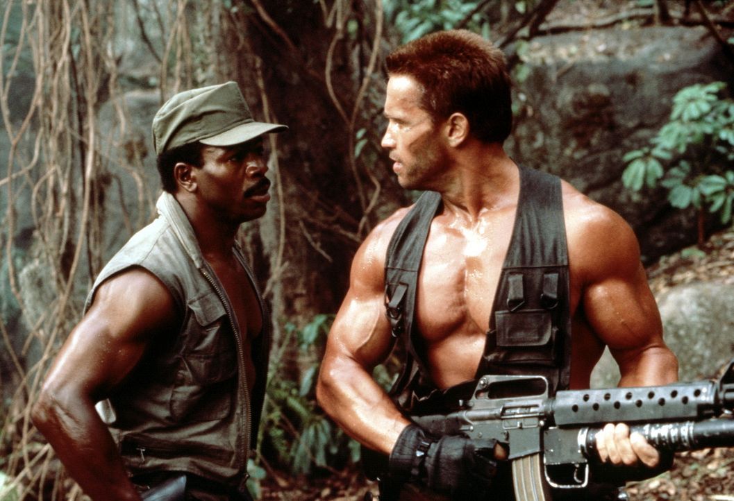Dillon (Carl Weathers, l.) und Dutch (Arnold Schwarzenegger, r.) sind auf der Suche nach dem unsichtbaren Feind. - Bildquelle: 20th Century Fox Film Corporation