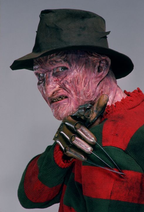 Fred Krueger (Robert Englund) - Bildquelle: 1985 New Line Productions, Inc. A NIGHTMARE ON ELM STREET 2 - FREDDY'S REVENGE and all related characters and elements are trademarks.