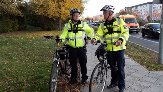 Achtung Kontrolle - Achtung Kontrolle! - Thema U.a.: Ohne Licht Und Ohne Bremsen - Fahrradpolizei Neuruppin
