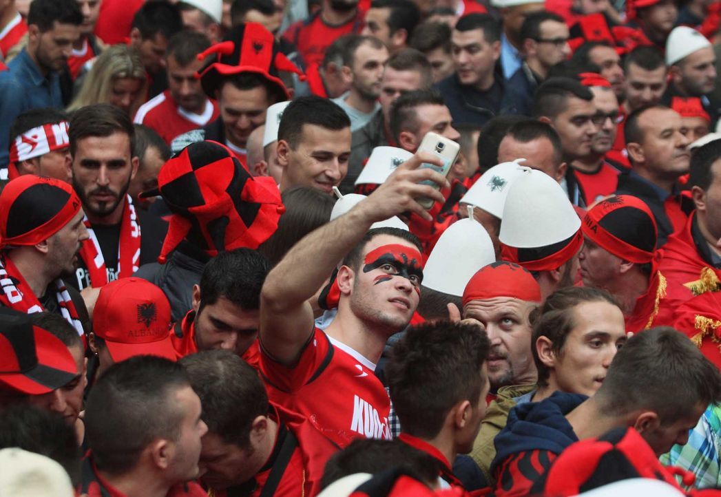Fußball-Fan-Albanien-110902-2-AFP - Bildquelle: AFP