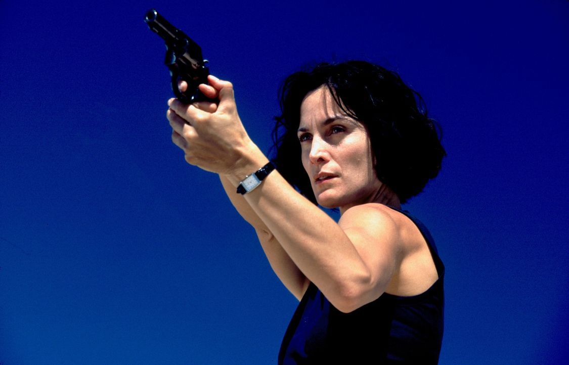 Der Gesuchte ist der FBI-Agentin Fran Kulok (Carrie-Anne Moss) immer einen Schritt voraus ... - Bildquelle: 2006 Sony Pictures Television International