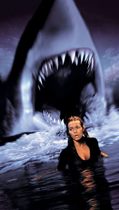 Der Wissenschaftlerin Dr. Susan McAlester (Saffron Burrows) gleitet ein Experiment mit Haien aus den Händen ... - Bildquelle: Warner Bros. Pictures