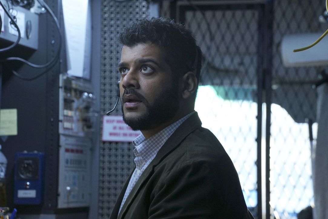 Ungewollt sorgen die Informationen, die Vikram (Sunkrish Bala) über einen Hintermann bei LokSat erhält, dafür, dass Castle und Beckett in Lebensgefa... - Bildquelle: Byron Cohen 2016 American Broadcasting Companies, Inc. All rights reserved.