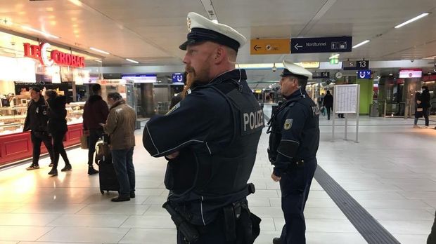 Achtung Kontrolle - Achtung Kontrolle! - Thema U.a.: Schlag Auf Schlag - Bundespolizei Düsseldorf