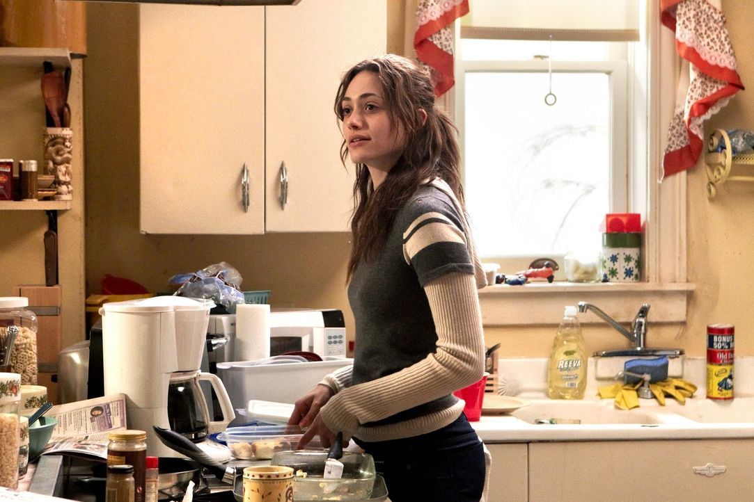 Kommt Fiona (Emmy Rossum) aus der Sache mit Debbies Kindesentführung heraus? - Bildquelle: 2010 Warner Brothers