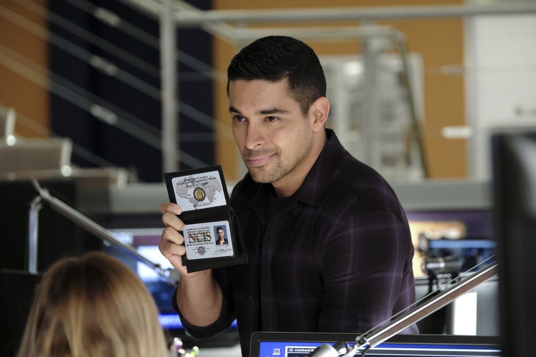 Geben Torres' (Wilmer Valderrama) Befragungen von Freunden, Kollegen und Familie der Toten Aufschluss über den angeblichen Selbstmord oder ihr Doppe... - Bildquelle: Eddy Chen 2017 CBS Broadcasting, Inc. All Rights Reserved. / Eddy Chen