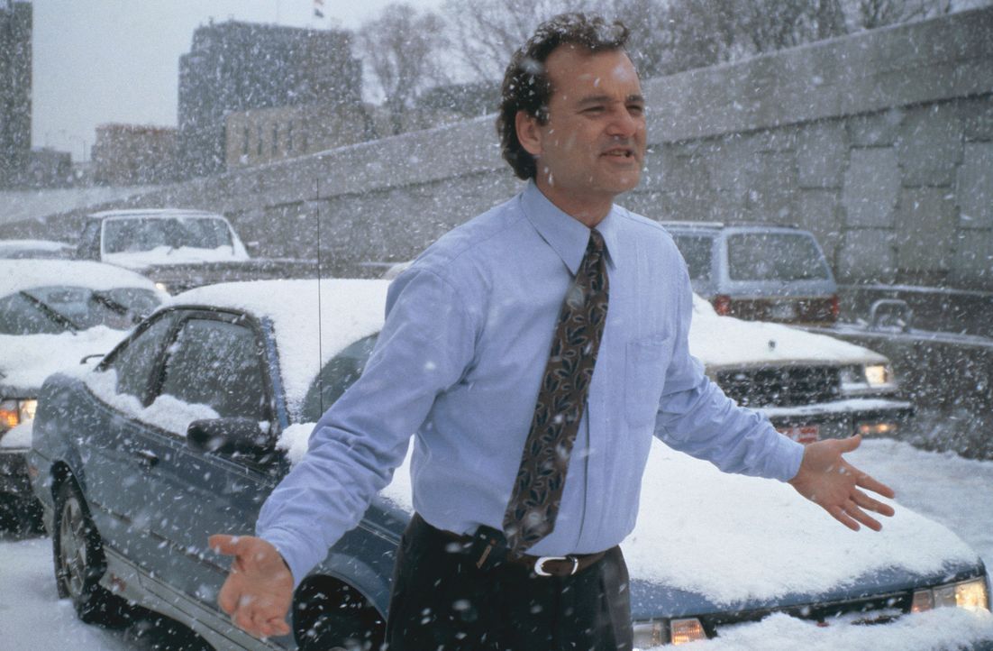 Ein Schneesturm im ist der Grund dafür, dass Wetterfrosch Phil Connors (Bill Murray) noch eine weitere Nacht in dem Kaff Punxutawney bleiben muss ... - Bildquelle: Columbia TriStar