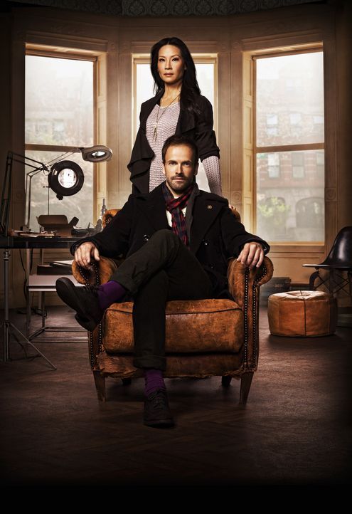 Holmes und Watson im Arbeitszimmer - Bildquelle: CBS Television