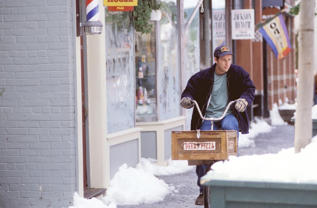 Mr. Deeds (Adam Sandler) ist ein netter, liebenswerter Typ, der ein einfaches, aber erfülltes Leben in einer Kleinstadt von New Hampshire führt. D... - Bildquelle: 2003 Sony Pictures Television International. All Rights Reserved.