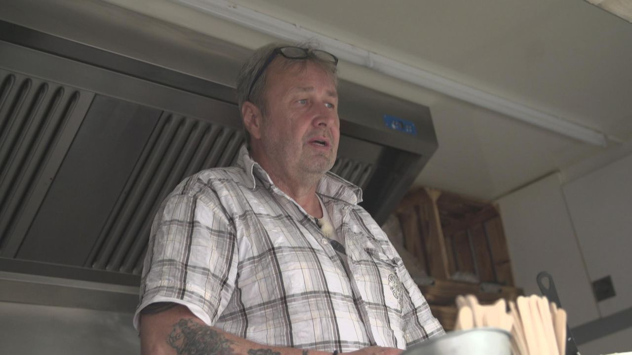 Im niedersächsischen Dannenberg leitet Frank mit seiner Frau Ute den Imbiss ... - Bildquelle: © Seven.One Entertainment Group GmbH