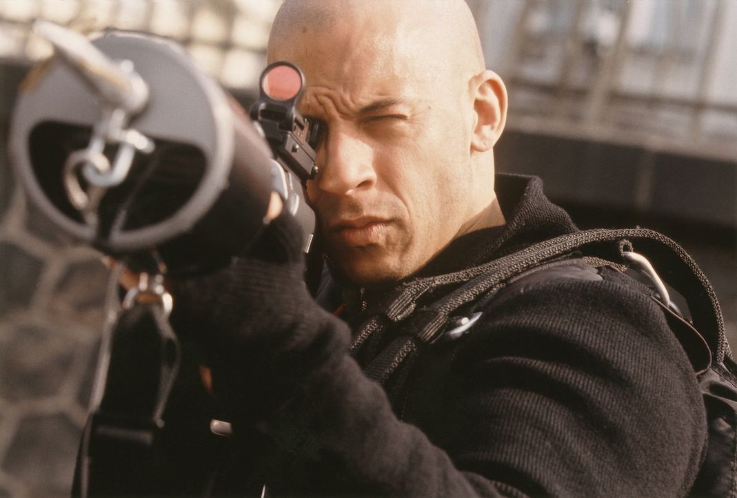 Nach und nach erfährt Xander (Vin Diesel), dass hinter der Fassade eines mit Luxuslimousinen handelnden Kleinkriminellen ausgewachsene Weltbeherrsc... - Bildquelle: 2003 Sony Pictures Television International. All Rights Reserved.