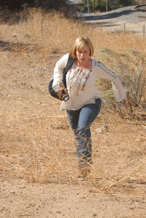 Ein Traum führt Allison (Patricia Arquette) in die Wüste von Arizona, wo sie die Leiche des 12-jährigen Jimmy Nessler vermutet ... - Bildquelle: Paramount Network Television