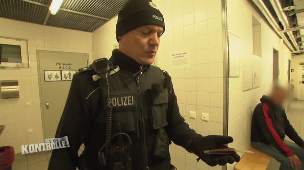 Achtung Kontrolle - Achtung Kontrolle! - Thema U.a: Gefährliche Schwarzfahrer - Bundespolizei Dresden