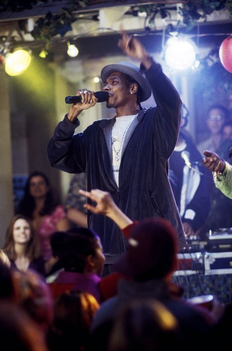 Rapper Snoop Doggy Dogg sorgt auf der Party für eine ausgelassene Stimmung ... - Bildquelle: DreamWorks SKG
