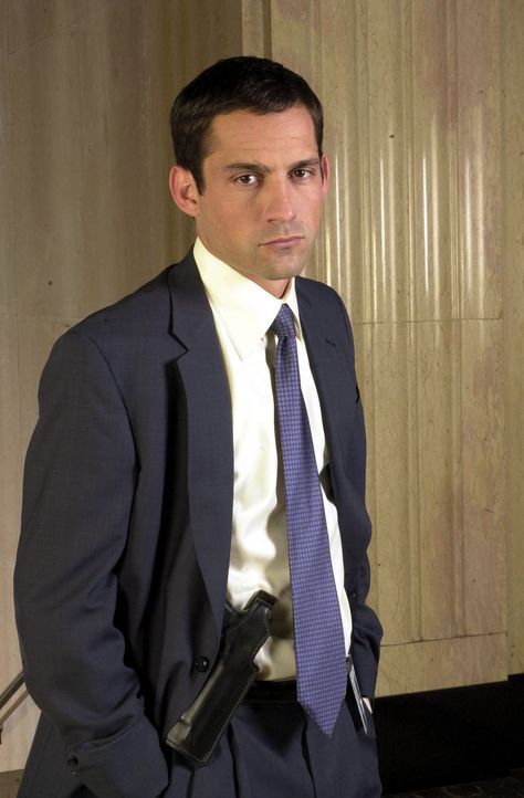 (1. Staffel) - FBI-Agent Danny Taylor (Enrique Murciano) konzentriert seine ganze Kraft in die Suche der Vermissten ... - Bildquelle: Tony Esparza Warner Bros. Entertainment Inc.