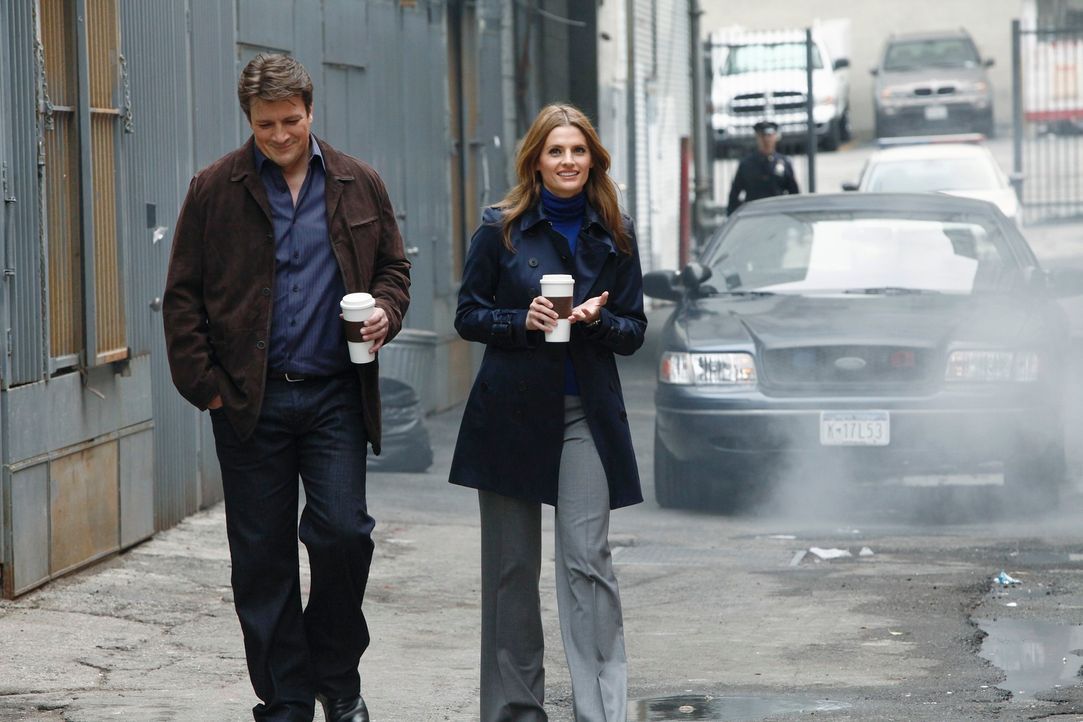 Die Spannungen zwischen Richard Castle (Nathan Fillion, l.) und Kate Beckett (Stana Katic, r.) scheinen sich wieder etwas zu lösen ... - Bildquelle: 2012 American Broadcasting Companies, Inc. All rights reserved.