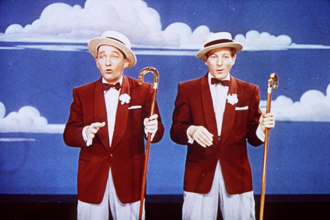Bob (Bing Crosby, l.) und sein Freund Phil (Danny Kaye, r.) begeistern mit ihrer Show das Publikum ... - Bildquelle: Paramount Pictures