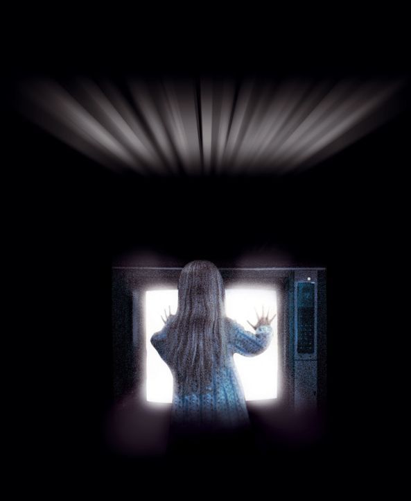 Eines Nachts schleicht die 5-jährige Carol Anne Freeling (Heather O'Rourke) durch das Haus und führt mit dem nach Sendeschluss rauschenden Fernseh... - Bildquelle: Warner Bros. Pictures