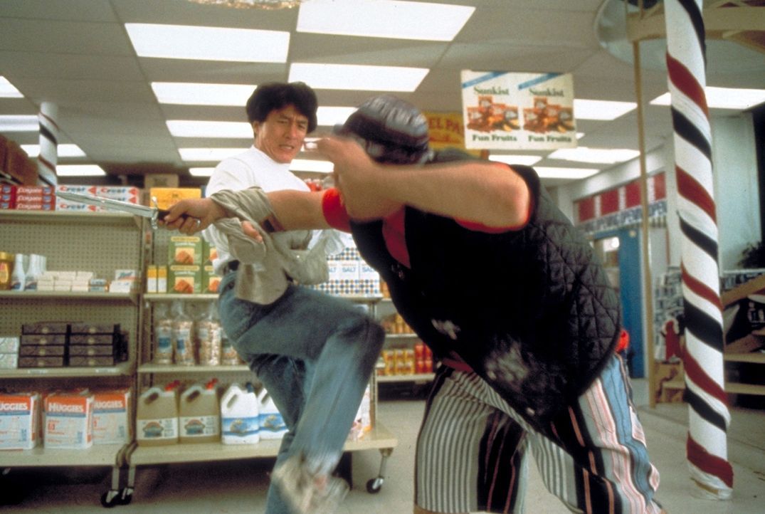 Es wird gefightet, was das Zeug hält: Ah Keung (Jackie Chan, l.) ... - Bildquelle: New Line Cinema