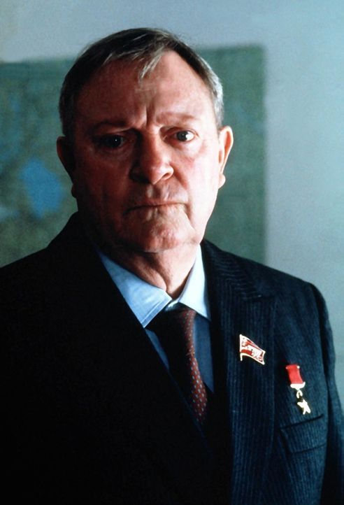 KGB-Chef General Govershin (Alan North) plant ein Komplott, um die vierte Geheimklausel zu brechen und die NATO zu zerstören ... - Bildquelle: Lorimar