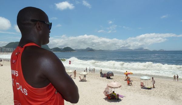 Rettungsschwimmer an der Copacabana am Posto 5 - Bildquelle: kabel eins