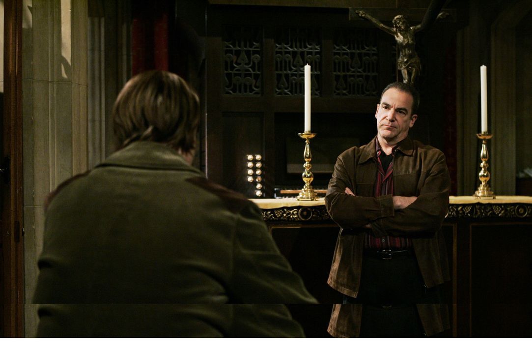 Eine Mordserie erschüttert New York: Special Agent Jason Gideon (Mandy Patinkin, r.) und Dr. Spencer Reid (Matthew Gray Gubler, l.) versuchen diese... - Bildquelle: Touchstone Television