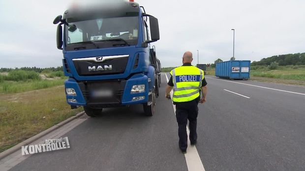 Achtung Kontrolle - Achtung Kontrolle! - Thema U.a. Loch Im Reifen - Verkehrspolizei Bremerhaven