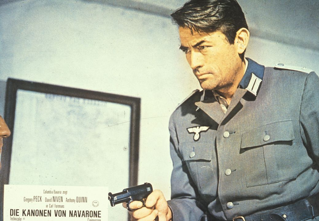Mallory (Gregory Peck) kann in einer gestohlenen deutschen Uniform fliehen ...