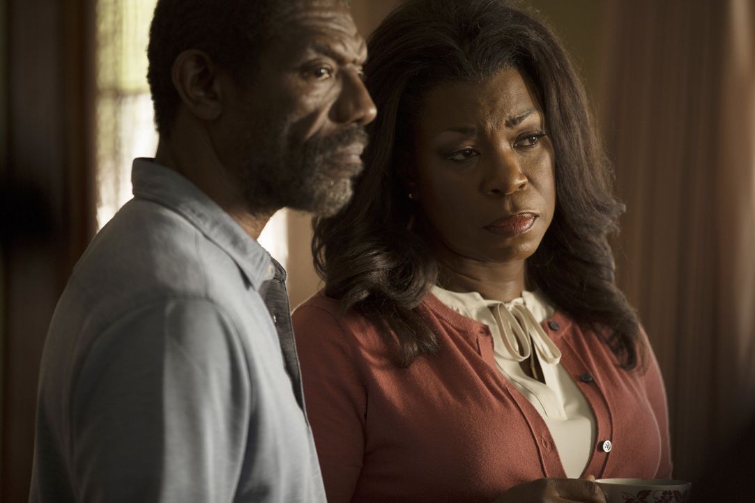Als Donna (Lorraine Toussaint, r.) und Beaumont Senior (Vondie Curtis-Hall, l.) eine unerwartete Ankündigung machen, entstehen unvorhersehbare Konse... - Bildquelle: 2015-2016 Fox and its related entities.  All rights reserved.