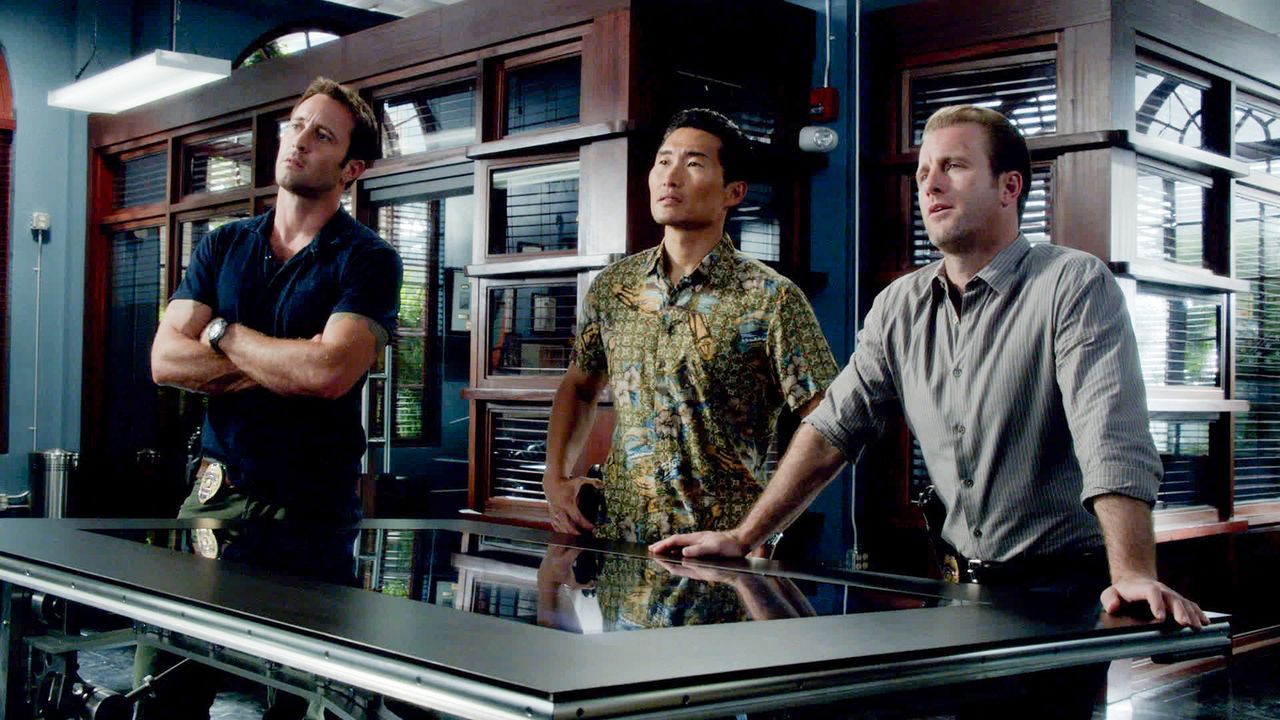 Ein neuer Fall wartet auf Danny (Scott Caan, r.), Steve (Alex O'Loughlin, l.) und Chin (Daniel Dae Kim, M.) ... - Bildquelle: 2013 CBS Broadcasting Inc. All Rights Reserved