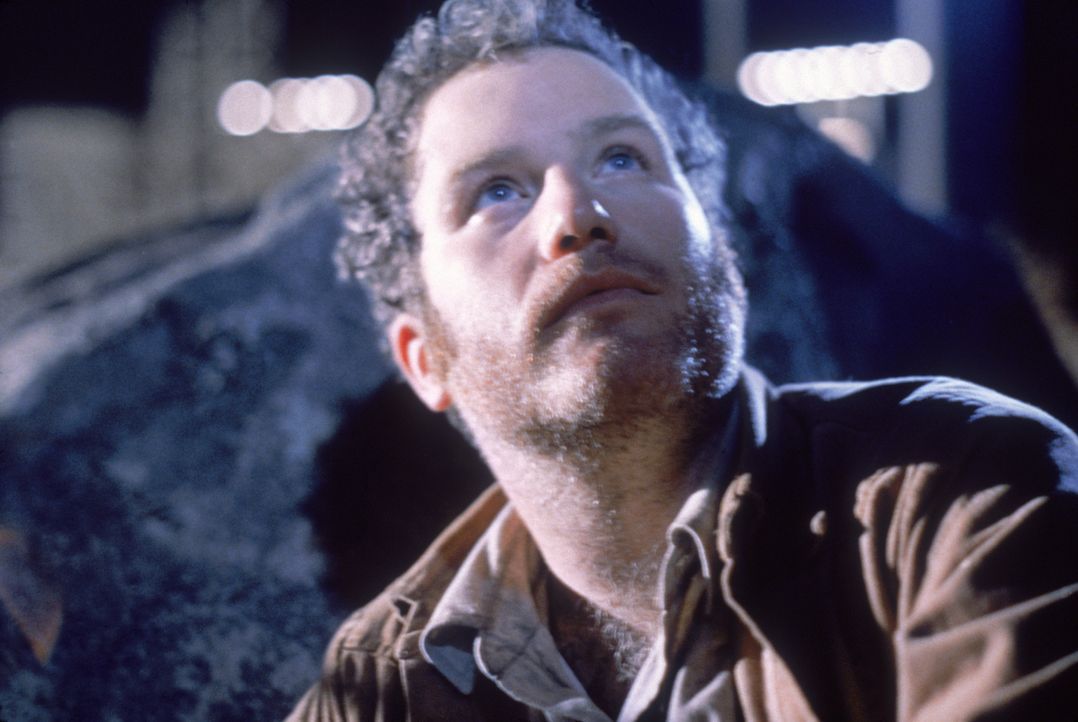Roy Neary (Richard Dreyfuss) hat eine unheimliche Begegnung der dritten Art und wird von einem Ufo geblendet... - Bildquelle: Columbia Pictures