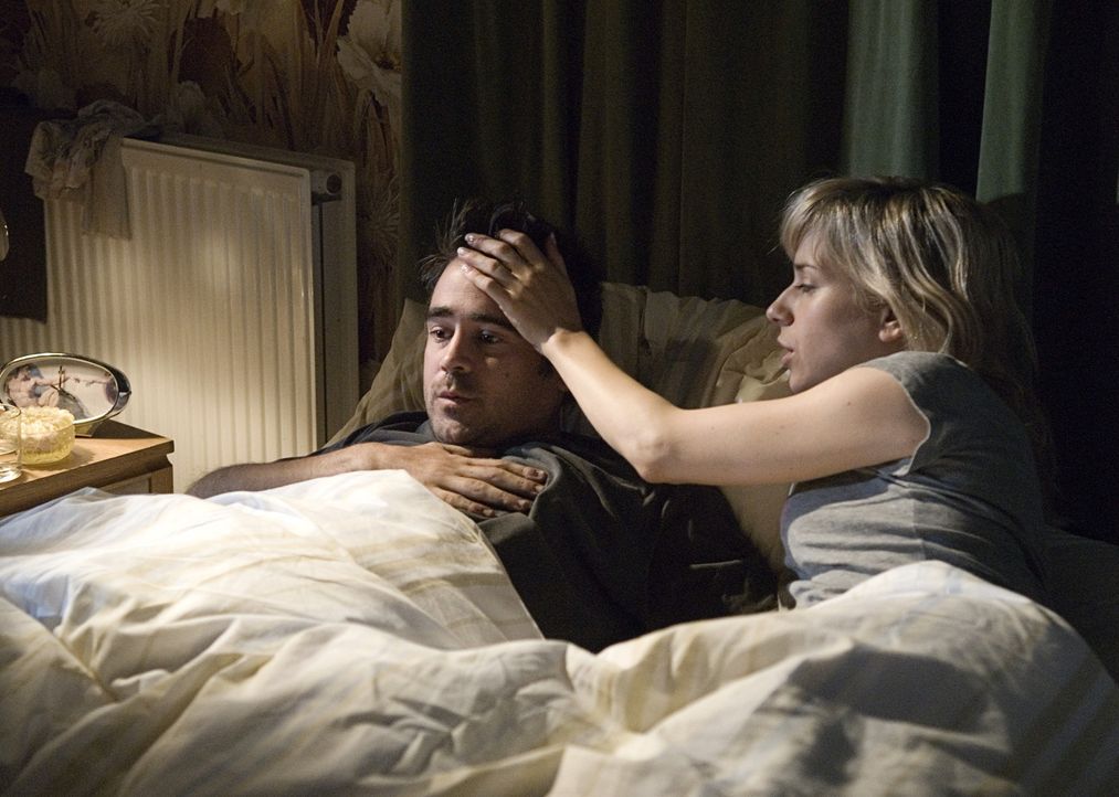 Kate (Sally Hawkins, l.) ist sehr besorgt um ihren Freund Terry (Colin Farrell, l.). Jede Nacht wacht er auf und leidet unter Panikattacken. Er sagt... - Bildquelle: Constantin Film