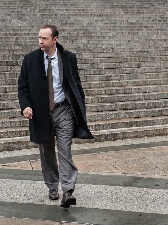 Nicht nur, dass Kokain in seinem Kofferraum gefunden wurde, Danny (Donnie Wahlberg) muss jetzt auch noch damit umgehen, dass ein Einbrecher die Waff... - Bildquelle: Tom Concordia 2012 CBS Broadcasting Inc. All Rights Reserved.
