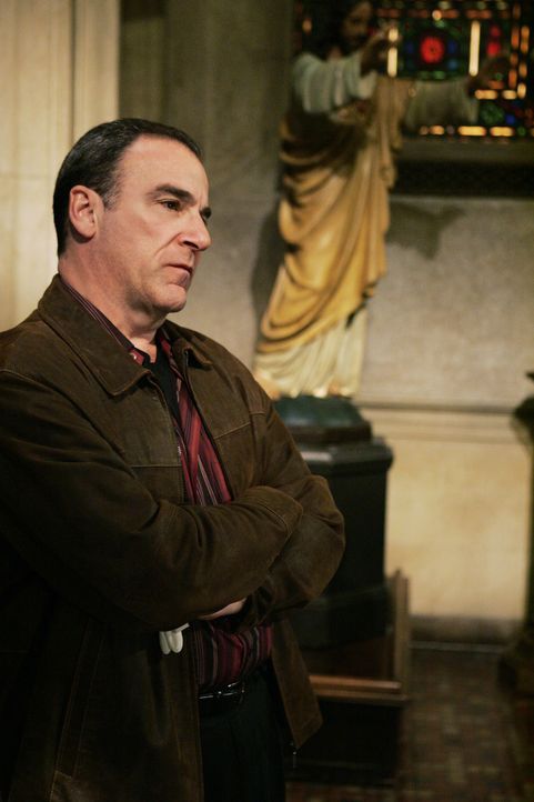 Special Agent Jason Gideon (Mandy Patinkin) muss mit seinem Team, eine schreckliche Mordserie aufklären ... - Bildquelle: Touchstone Television