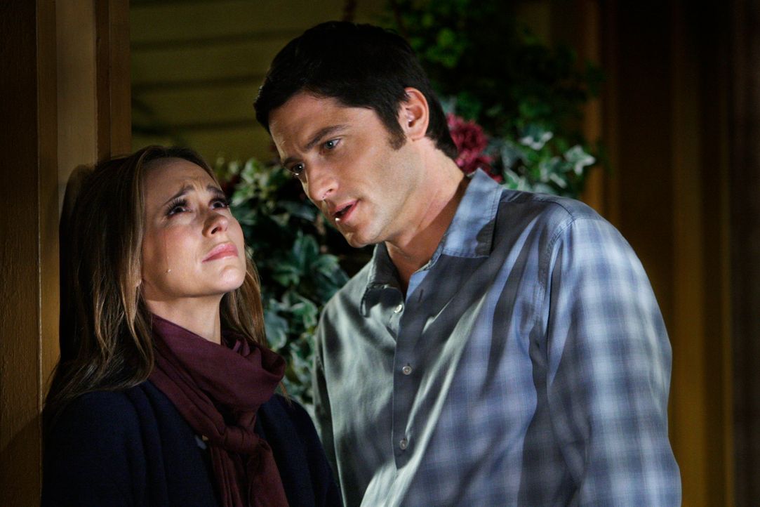 Weil ihre Trauer um Jim (David Conrad, r.) so groß ist, verliert Melinda (Jennifer Love Hewitt, l.) kurzzeitig ihre Gabe, Geister sehen zu können ..... - Bildquelle: ABC Studios