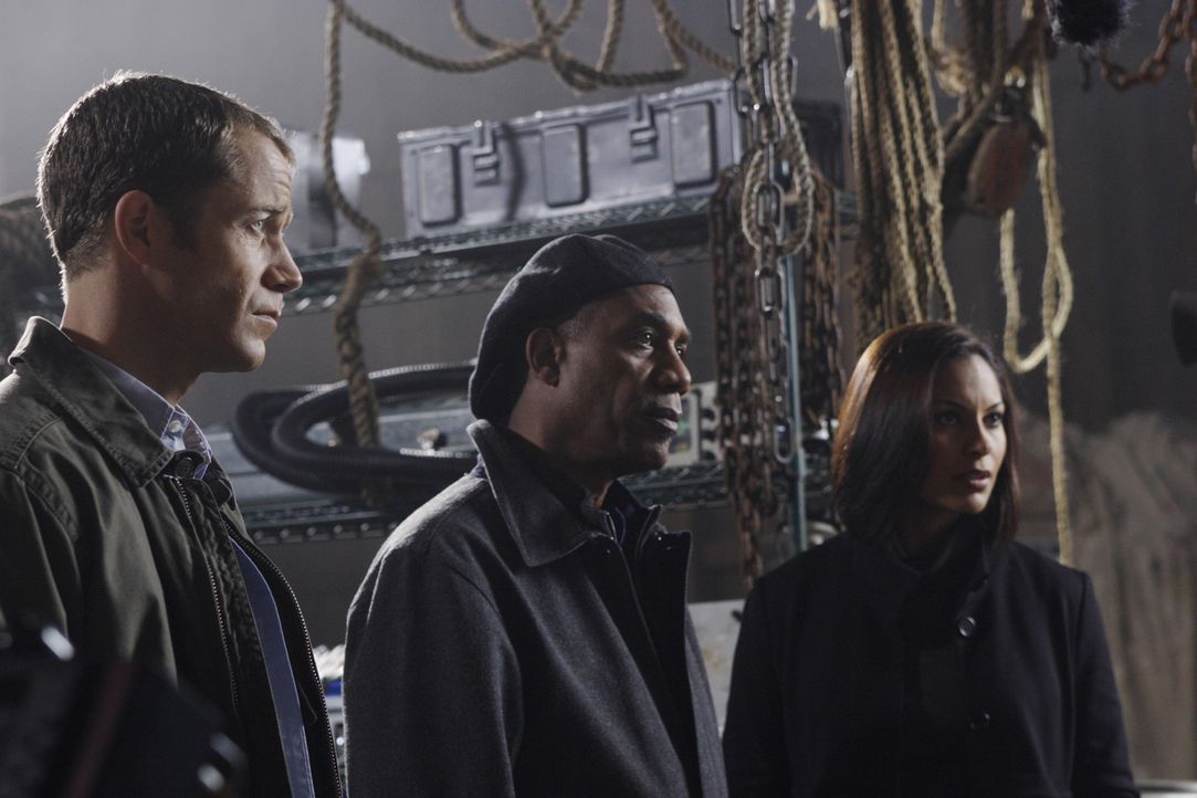 Sind von dem neuen Sheriff überrascht: Henry (Joe Morton, M.), Allison (Salli Richardson, r.) und Jack (Colin Ferguson, l.) - Bildquelle: Universal Television