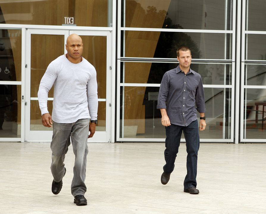 Arbeiten an einem neuen Fall: Special Agent G. Callen (Chris O'Donnell, r.) und Special Agent Sam Hanna (LL Cool J, l.) ... - Bildquelle: CBS Studios Inc. All Rights Reserved.