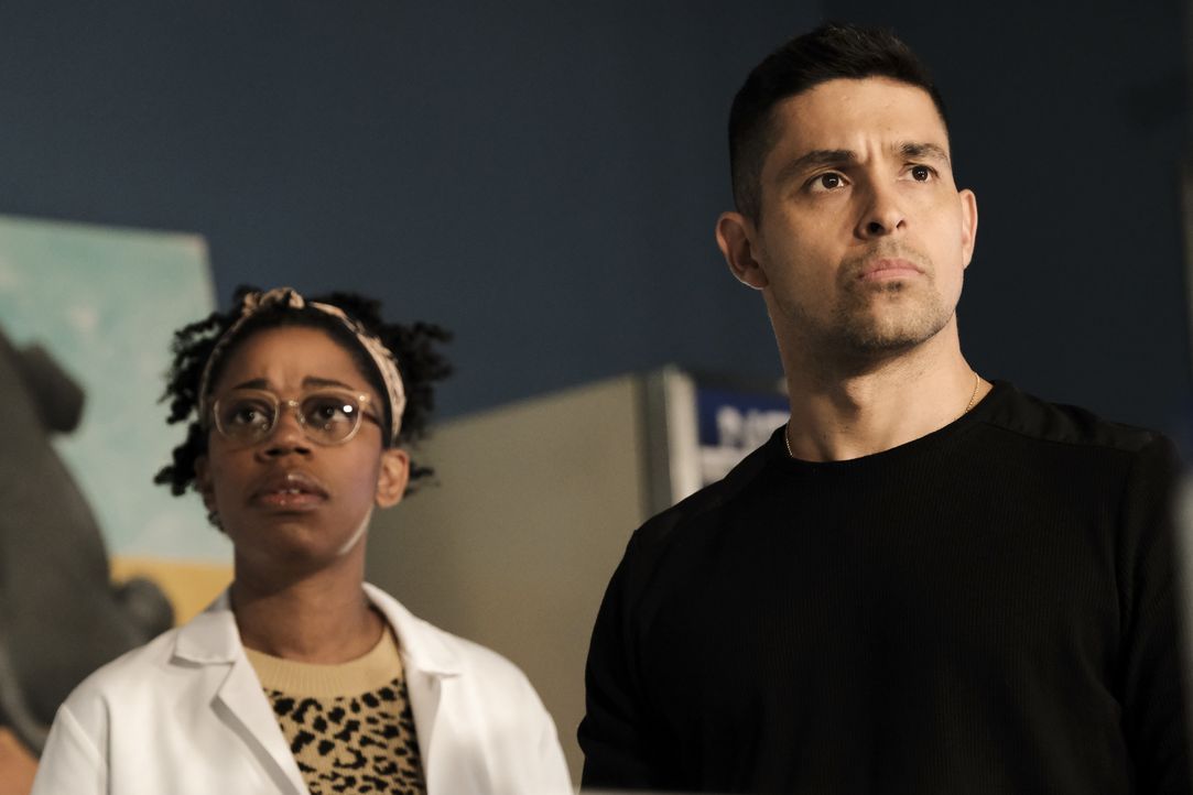 Kasie Hines (Diona Reasonover, l.); Nick Torres (Wilmer Valderrama, r.) - Bildquelle: Edward Chen © 2021 CBS Broadcasting, Inc. All Rights Reserved. / Edward Chen