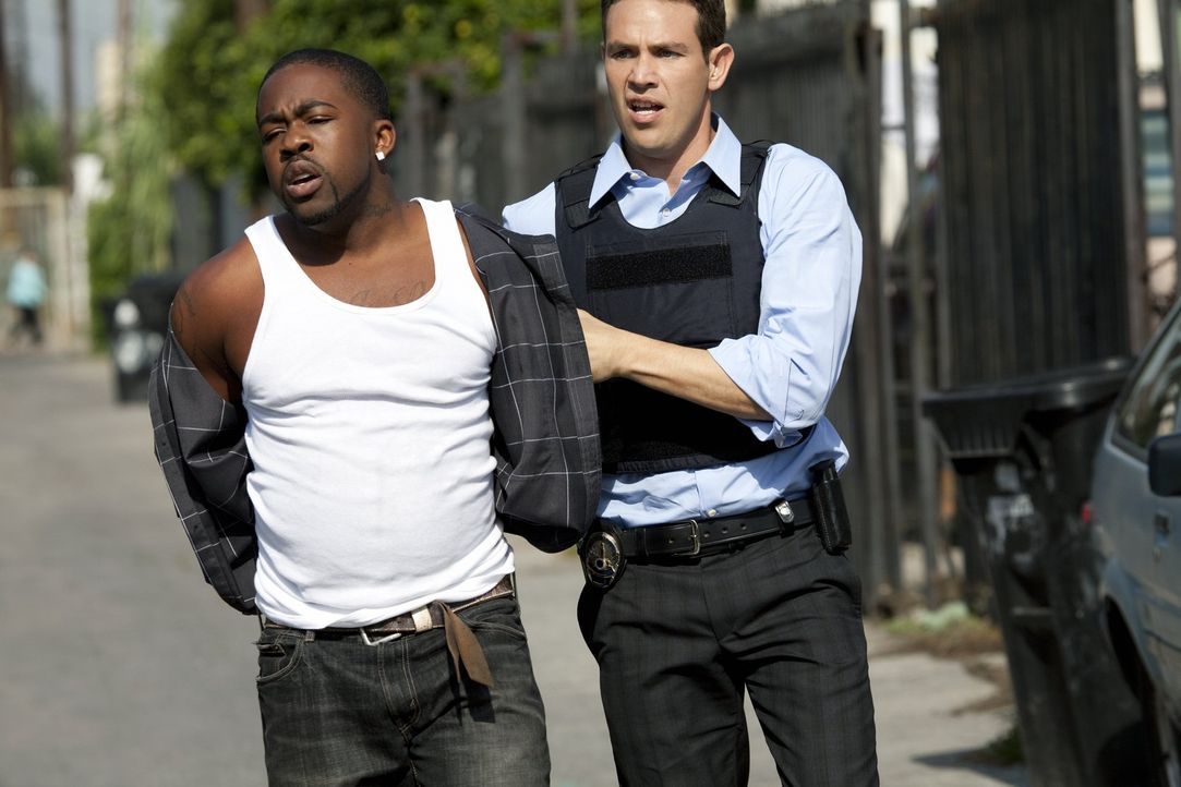 Zwei Straßengangs machen Detective Nate Moretta (Kevin Alejandro, r.) und seinen Leuten das Leben schwer ...
