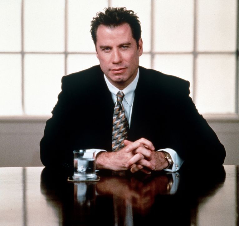 Aus Gründen der Reputation lässt sich der blasierte Anwalt Jan Schlichtmann (John Travolta) auf einen komplizierten Fall ein. Doch dann wird Schli... - Bildquelle: Paramount Pictures