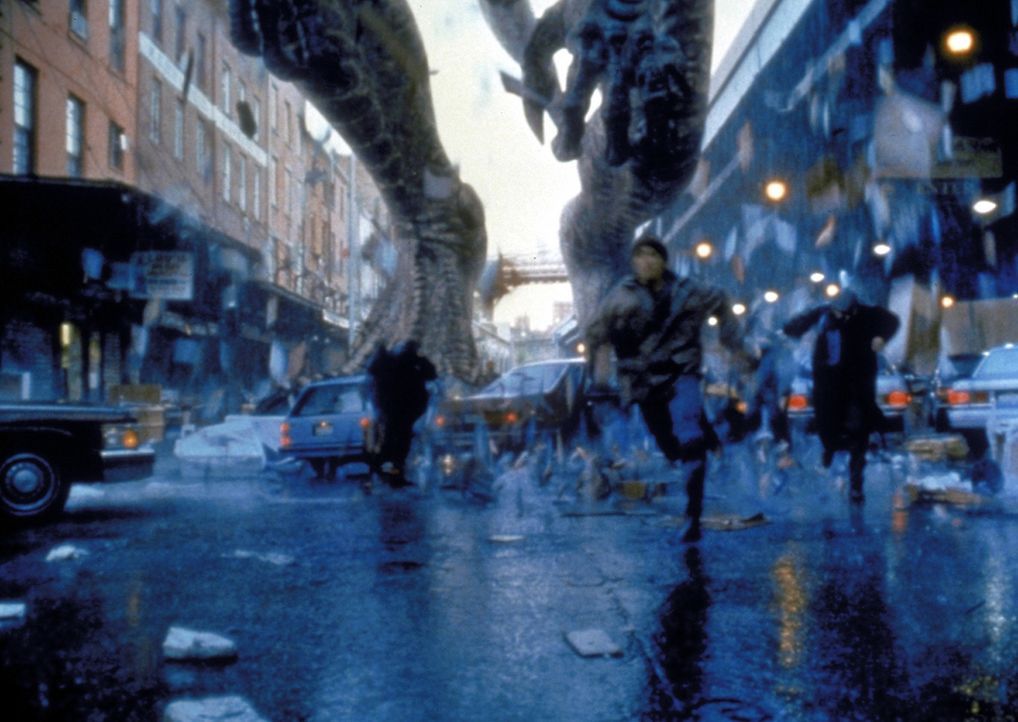 Die Soldaten haben mit ihren konventionellen Waffen keine Chance, das entfesselte Riesenvieh Godzilla unschädlich zu machen ... - Bildquelle: 1998 TriStar Pictures, Inc. All Rights Reserved.