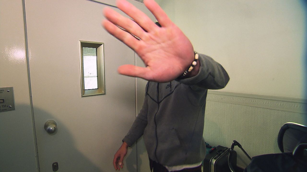 Mit versteckter Kamera testen Peter Giesel, Fachexperten und Verbraucherschützer, wie gewissenhaft Waschmaschinenmechaniker und Schlüsseldienste wir... - Bildquelle: kabel eins