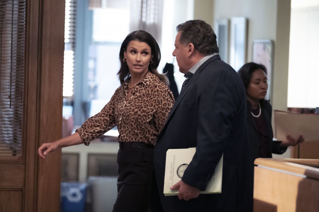 Erin Reagan (Bridget Moynahan, l.); Anthony Abetamarco (Steve Schirripa, r.) - Bildquelle: Patrick Harbron 2019 CBS Broadcasting Inc. All Rights Reserved. / Patrick Harbron