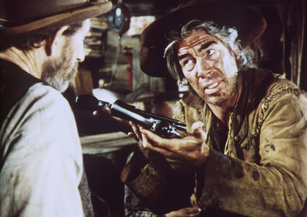 Nach langjährigen Alkoholproblemen entscheidet sich Kid Shellen (Lee Marvin, r.) doch wieder seinem 'Beruf' als Revolverheld nachzugehen ... - Bildquelle: Columbia Pictures