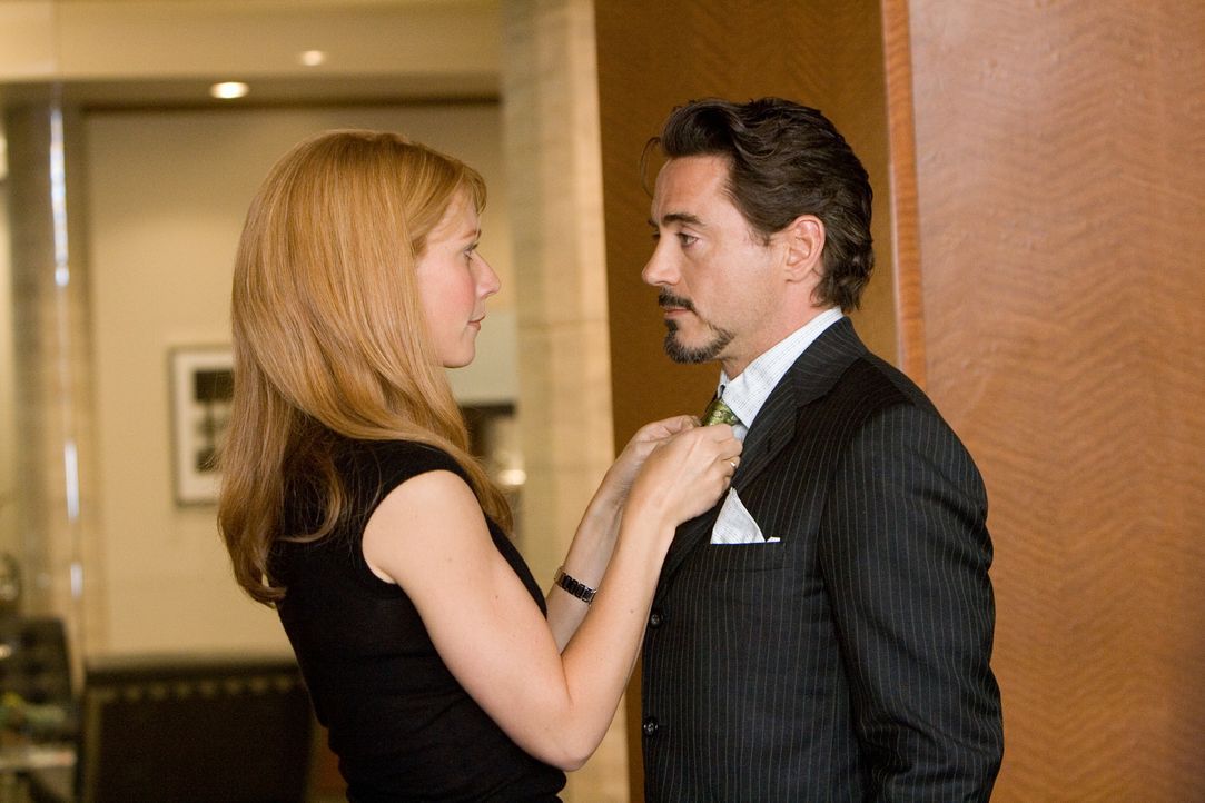 Wie wird seine Assistentin Pepper Potts (Gwyneth Paltrow, l.) reagieren, wenn sie erfährt, dass Tony Stark (Robert Downey jr., r.) der Mann im Iron... - Bildquelle: © 2008 MVL Film Rinance LLC. All Rights reserved.
