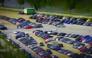 Parkplatz_Fahrzeuge