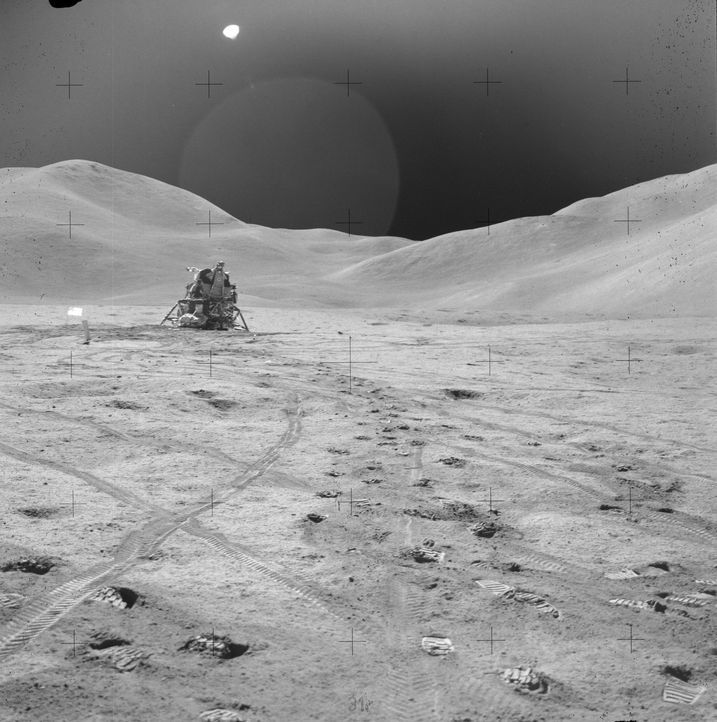 Die Technik der 1960er-Jahre habe eine tatsächliche Mondlandung niemals ermöglicht. Vielmehr soll in der geheimen Militärbasis "Area 51" ein Filmstu... - Bildquelle: NASA