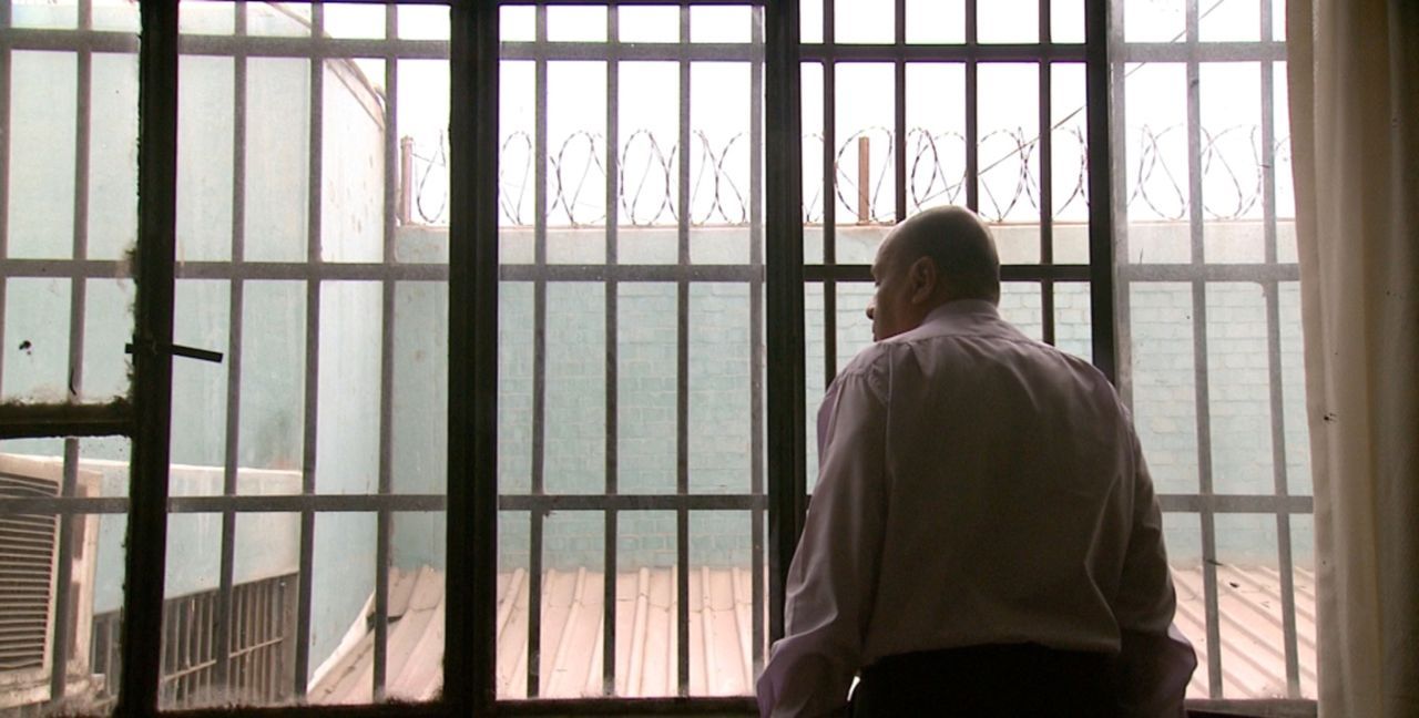 "Hinter fremden Gittern" zeigt, wie deutsche Gefangene leben, die wegen Drogenschmuggels in Rumänien, Peru, Ecuador, Chile oder Panama einsitzen. - Bildquelle: kabel eins