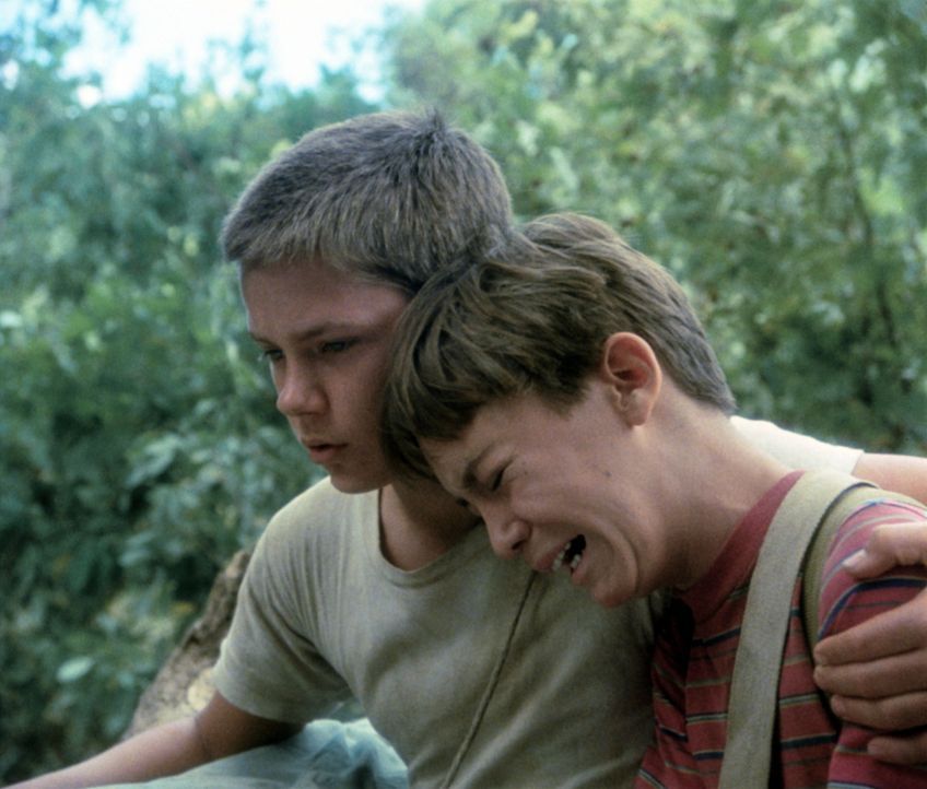 Mehr als einmal muss Chris (River Phoenix, l.) seinen Freund Gordie (Wil Wheaton, r.) trösten ... - Bildquelle: Columbia Pictures