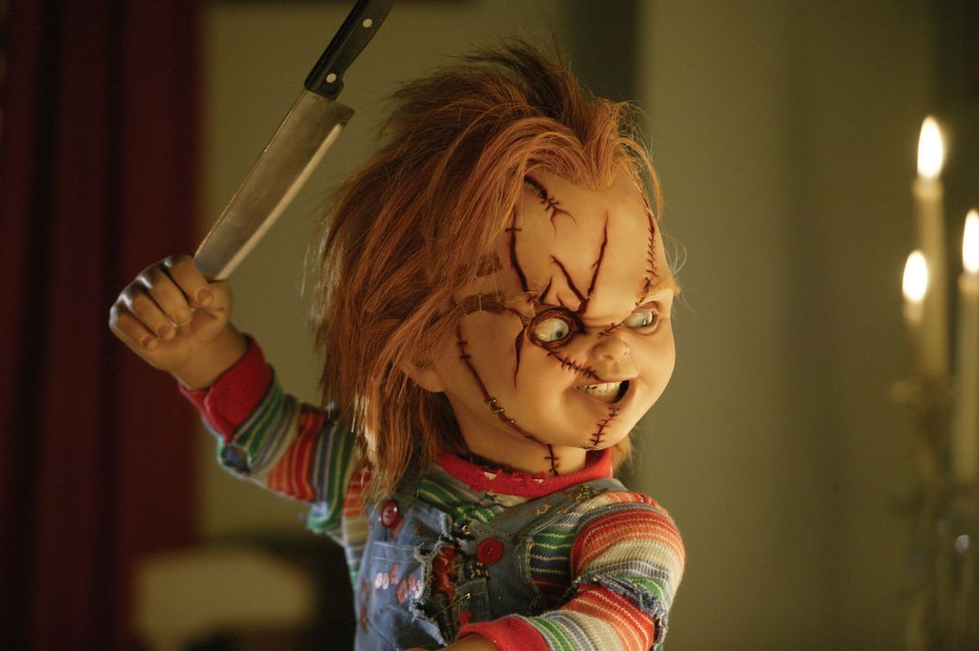 Kaum von den Toten erweckt, da geht Chucky auch schon wieder seiner liebsten Beschäftigung nach: Morden! - Bildquelle: Constantin Film